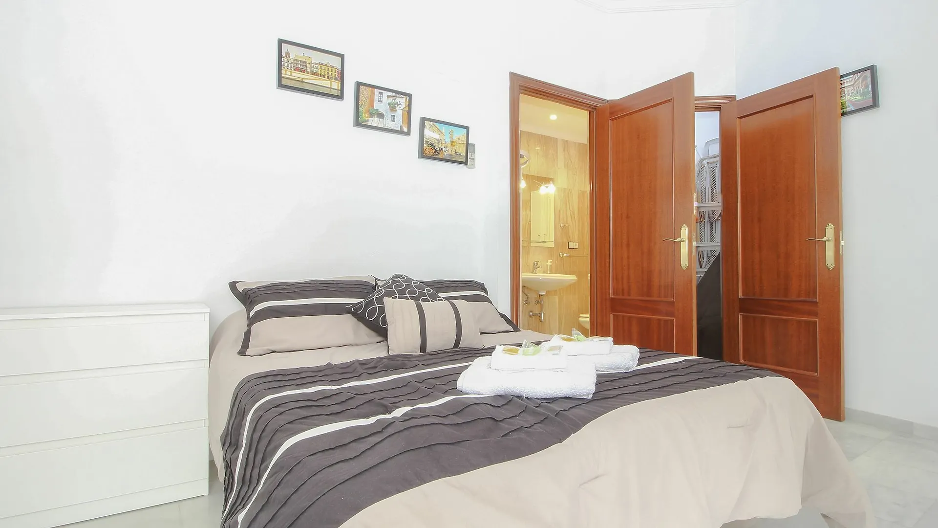 Deluxe Apartment Arco Del Postigo Seville 0*,  Spain